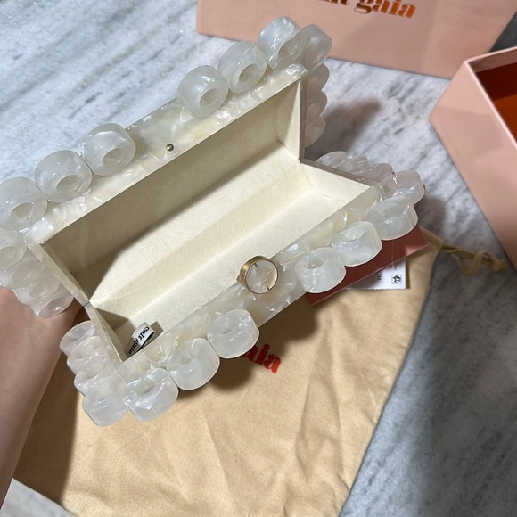 CULT GAIA Harlow Clutch in "Pearl" - Picture 13 of 16